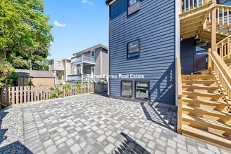 70 Stanley Ave, Unit 1 in Medford, MA - Foto de edificio - Building Photo