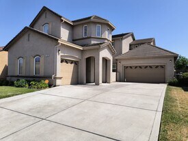 7200 Elvora Way in Elk Grove, CA - Building Photo