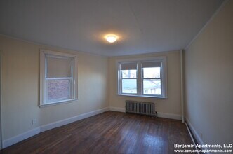 2035 Commonwealth Ave, Unit 27 in Boston, MA - Building Photo - Building Photo