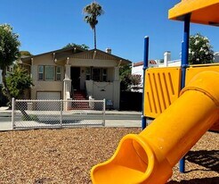 229 W 8th St in Pittsburg, CA - Building Photo