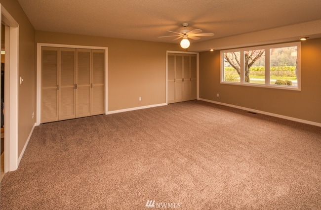 5683 Putnam Rd in Everson, WA - Foto de edificio - Building Photo