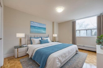 Royale Towers in Toronto, ON - Building Photo - Building Photo