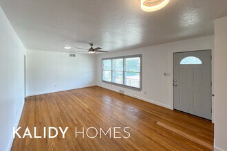 305 W Coe Dr in Midwest City, OK - Building Photo - Building Photo