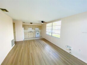 4351 Tahitian Gardens Cir in Holiday, FL - Building Photo - Building Photo