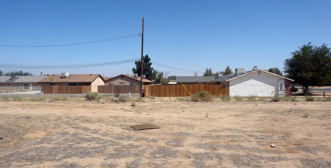 21237 Klamath Rd in Apple Valley, CA - Building Photo - Building Photo