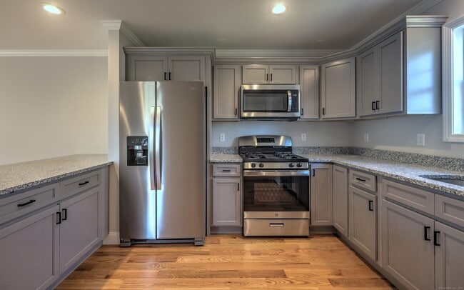 694 New Haven Ave in Milford, CT - Building Photo - Building Photo
