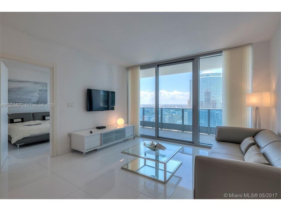 200 Biscayne Blvd Way in Miami, FL - Building Photo