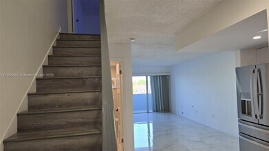 9359 Fontainebleau Blvd in Miami, FL - Building Photo - Building Photo