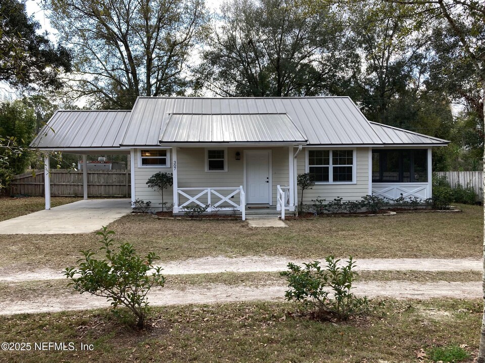 309 Arthur Moore Dr in Green Cove Springs, FL - Building Photo