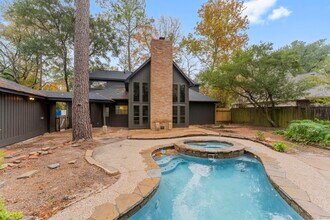 6 Thornhedge Ct in Spring, TX - Foto de edificio - Building Photo