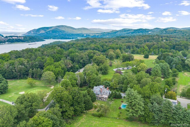 996 NY-9D in Garrison, NY - Building Photo - Building Photo
