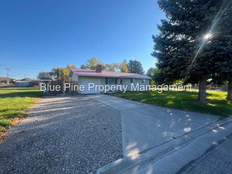 810 Bergeson Dr in Idaho Falls, ID - Building Photo