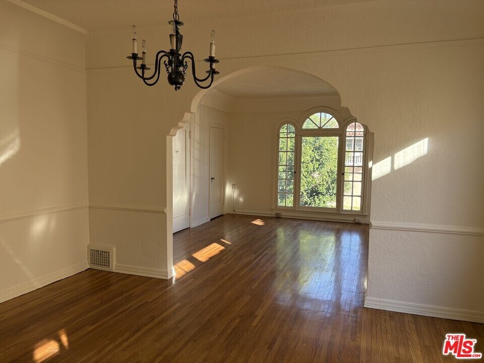 351 N Gardner St in Los Angeles, CA - Building Photo