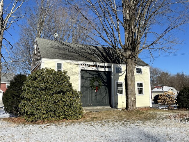 72 Main St-Unit -A in Westford, MA - Foto de edificio - Building Photo