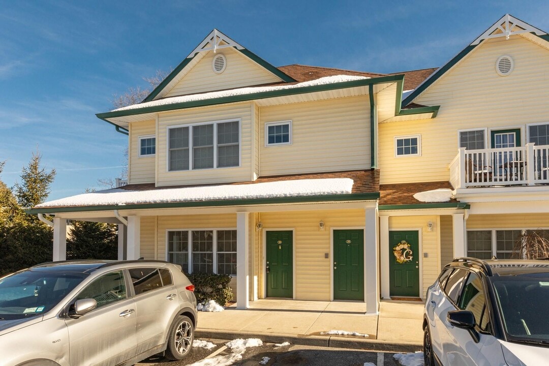 975 Main St in Farmingdale, NY - Building Photo