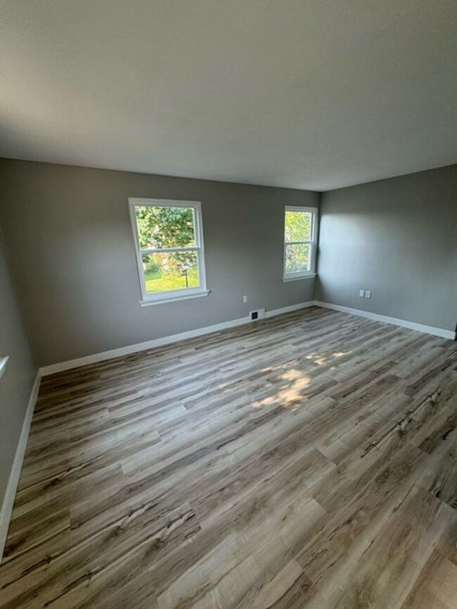 2405 Carew St in Fort Wayne, IN - Foto de edificio - Building Photo