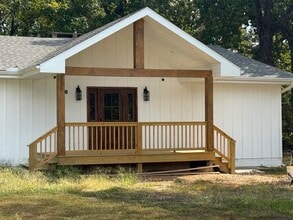 316 E Church St in Horseshoe Bend, AR - Building Photo - Building Photo