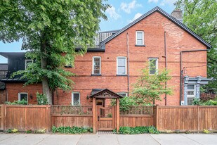 225 Major St in Toronto, ON - Building Photo