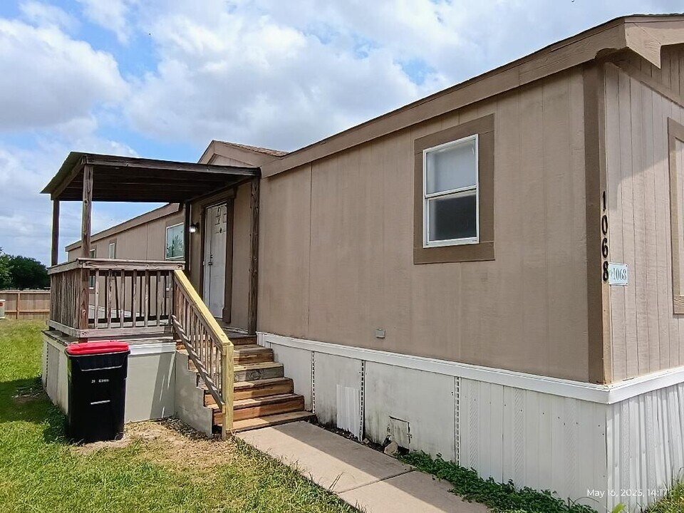 2800 Katy Hockley Cut Off Rd in Katy, TX - Building Photo