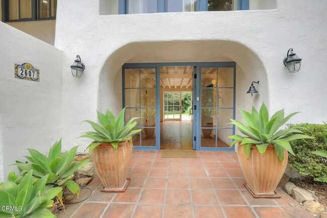 property at 2607 Puesta del Sol