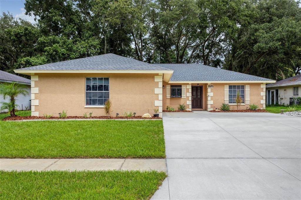 1925 Tidewater Ct in Zephyrhills, FL - Building Photo