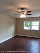 1401 John Exum Pkwy in Johnson City, TN - Building Photo - Building Photo