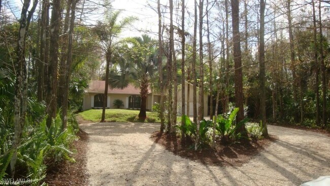5240 Cherry Wood Dr in Naples, FL - Building Photo - Building Photo