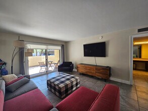 2160 S Palm Canyon Dr in Palm Springs, CA - Building Photo - Building Photo