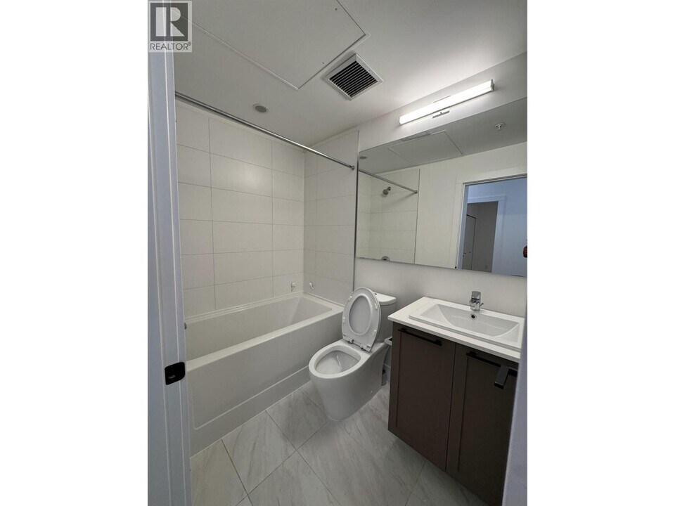 9228 Slopes Mews in Burnaby, BC - Building Photo