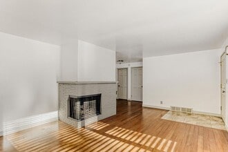 10020 SE 7th St in Bellevue, WA - Building Photo - Building Photo