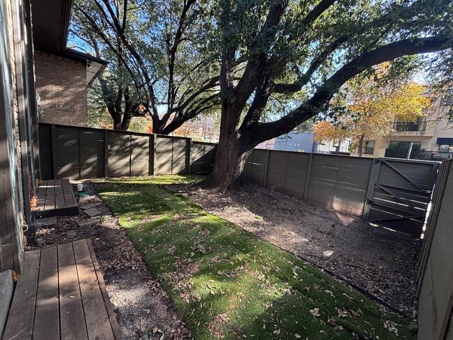 property at 4123 Avondale Ave