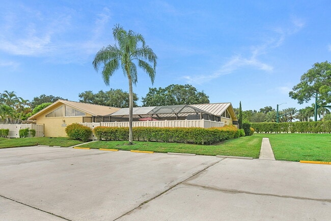 5805 Golden Eagle Cir in Palm Beach Gardens, FL - Building Photo - Building Photo