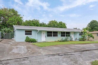 1884 Juno Rd in North Palm Beach, FL - Building Photo - Building Photo
