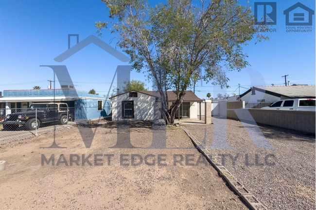 property at 2134 E Oak St