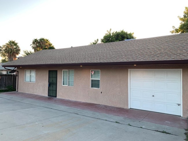 312 S Santa Cruz Ave in Modesto, CA - Building Photo - Building Photo