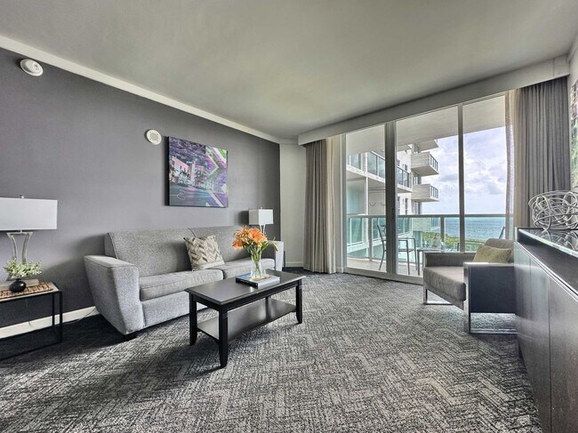 2889 McFarlane Rd in Miami, FL - Building Photo - Building Photo