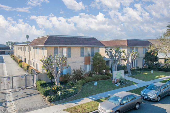 Lido Apartments - 241 Avocado St in Costa Mesa, CA - Building Photo - Building Photo