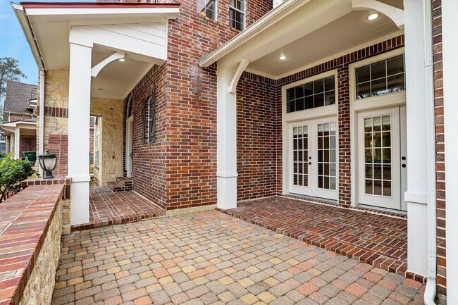 property at 62 Marquise Oaks Pl