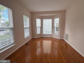 43103 Lake Ridge Pl in Leesburg, VA - Foto de edificio - Building Photo