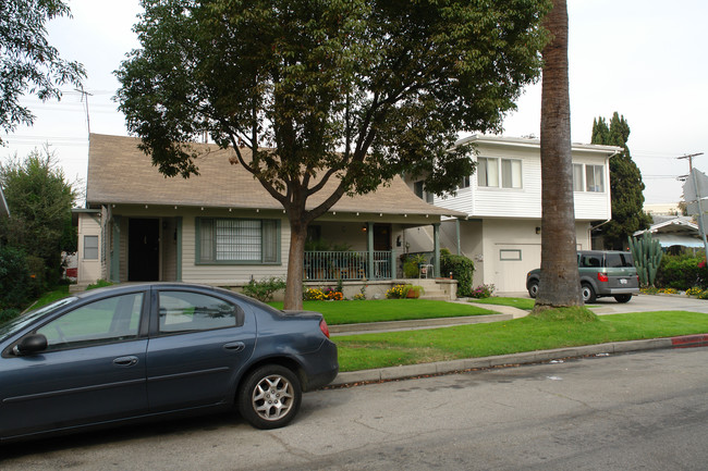 409-413 E Lomita Ave