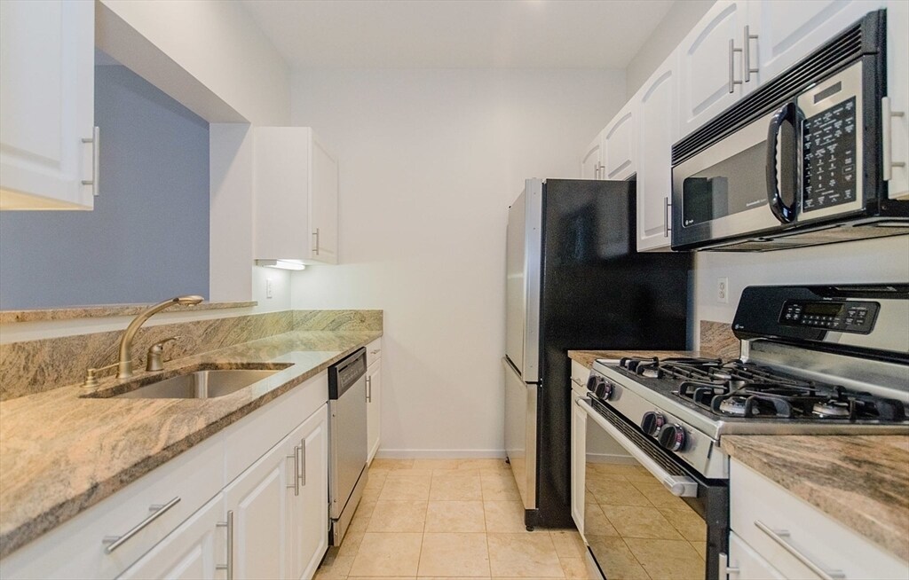 6 Canal Park in Cambridge, MA - Building Photo