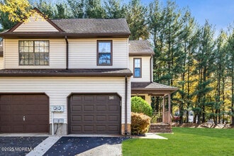 438 Oak Knoll Dr in Englishtown, NJ - Building Photo - Building Photo