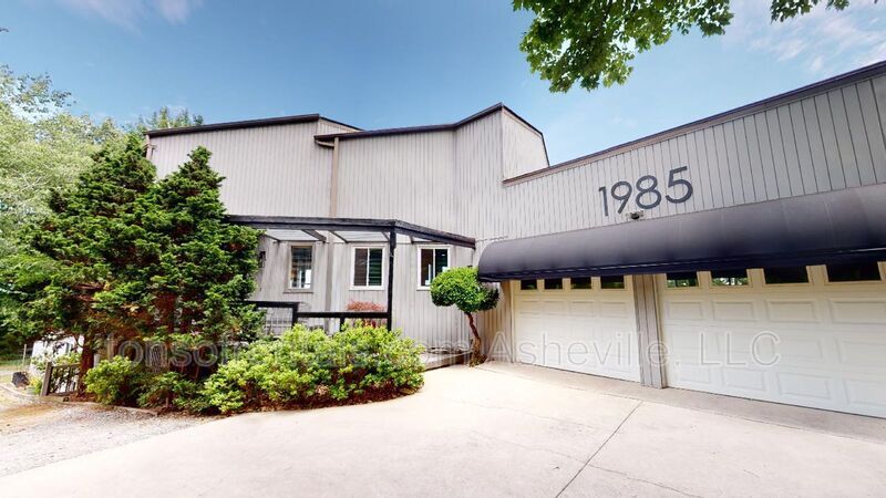 1985 Randy Dr in Hendersonville, NC - Building Photo