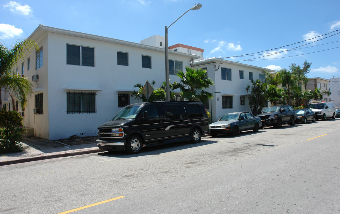 8021-8031 Abbott Ave in Miami Beach, FL - Building Photo