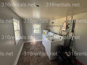 317 SW 3rd St in Newton, KS - Building Photo - Building Photo