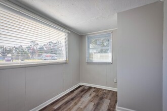 541 New Berlin Rd in Jacksonville, FL - Building Photo - Building Photo