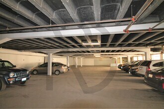 433 W Wellington Ave, Unit W445-04E in Chicago, IL - Building Photo - Building Photo