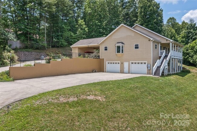 24 Lamplighter Ln in Weaverville, NC - Building Photo - Building Photo