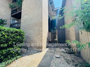 1301 St John St in Lafayette, LA - Building Photo - Building Photo