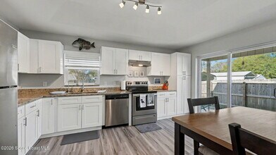 5780 Palm St in Mims, FL - Building Photo - Building Photo